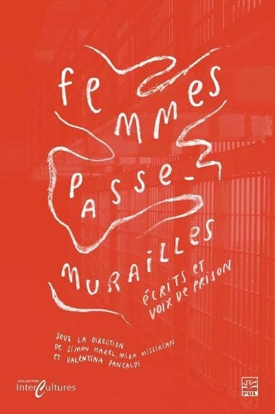 Femmes passe-murailles