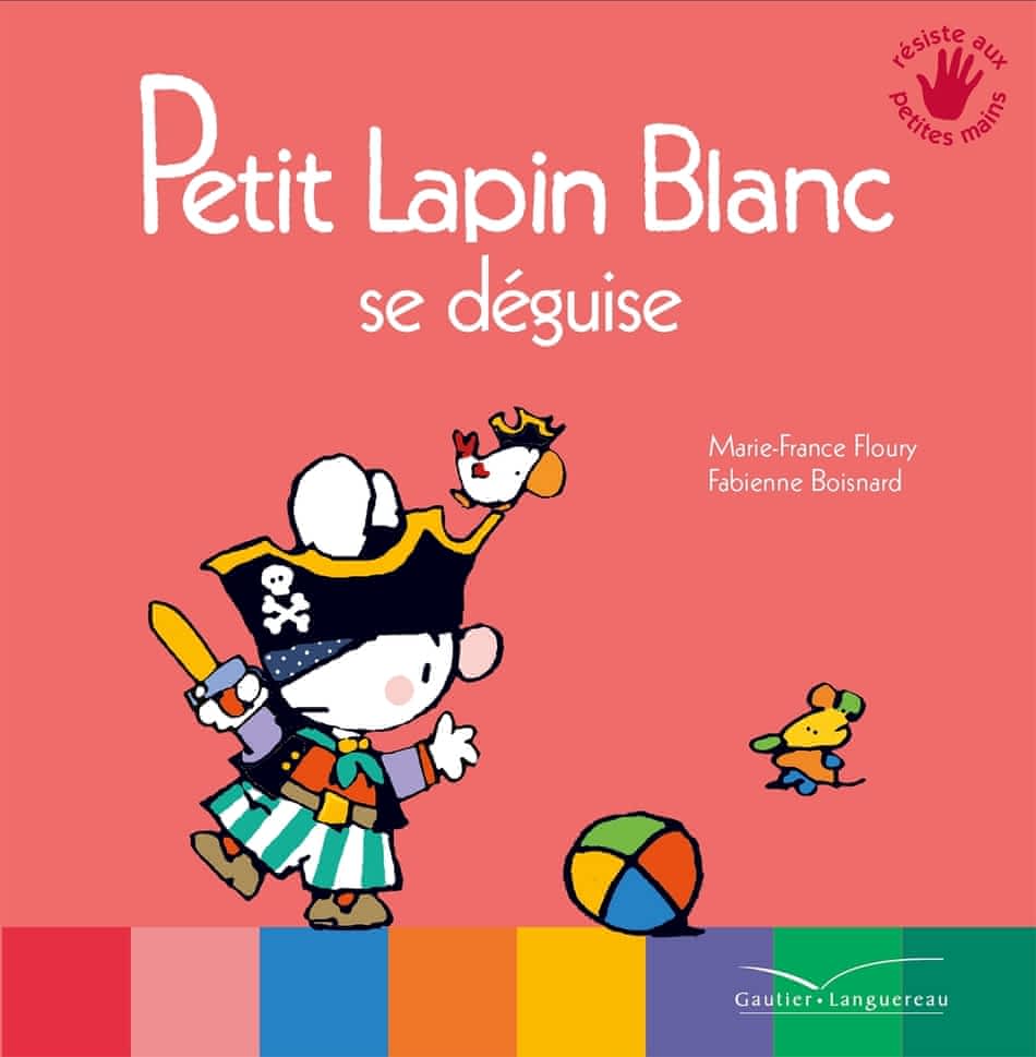 Petit lapin blanc se déguise