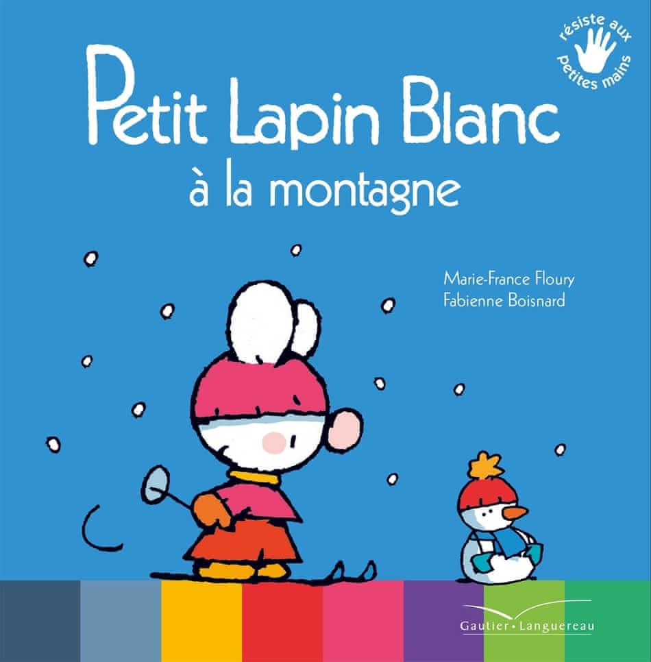 Petit lapin blanc à la montagne